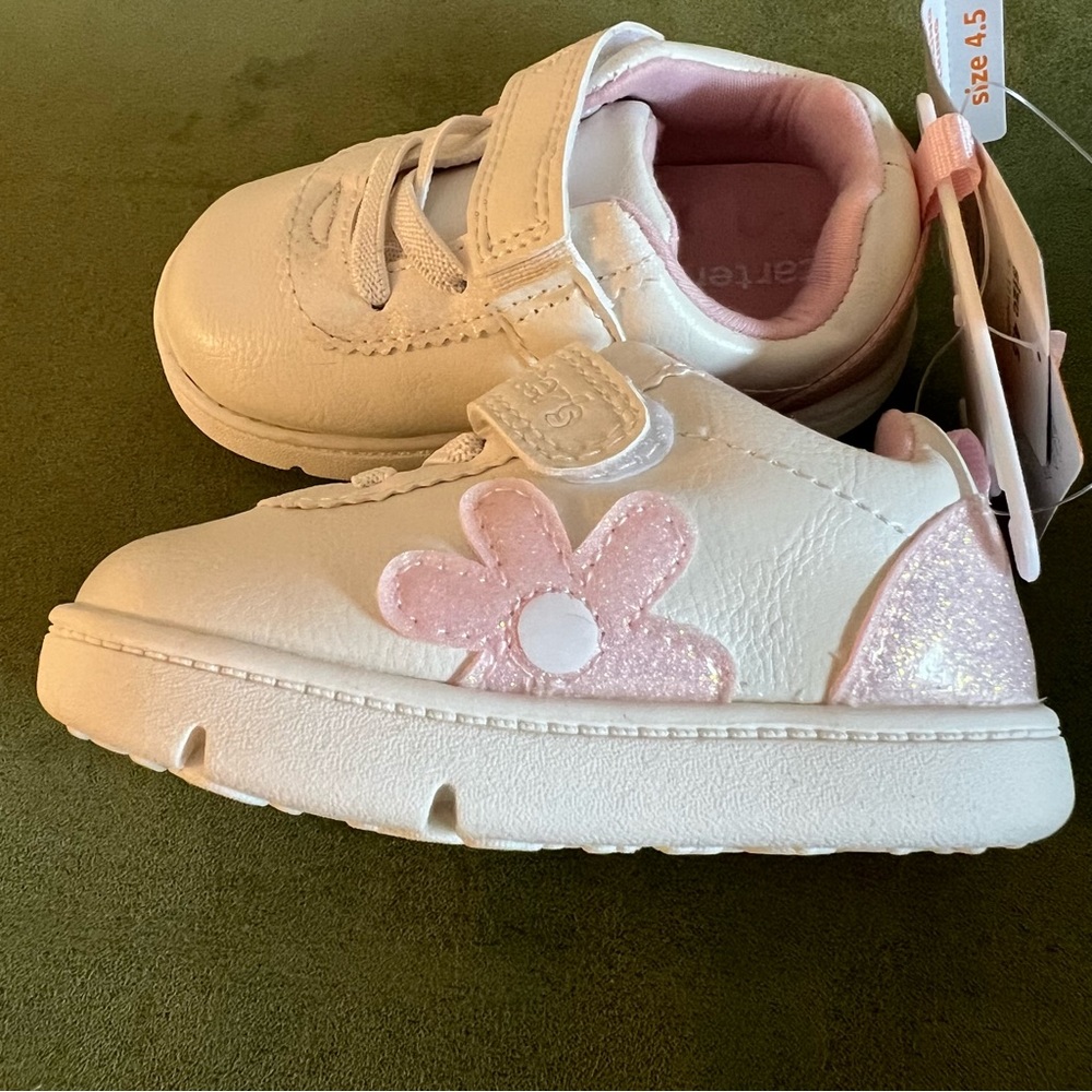 ✨NWT✨ Carters Toddler Size 4.5 Shoes